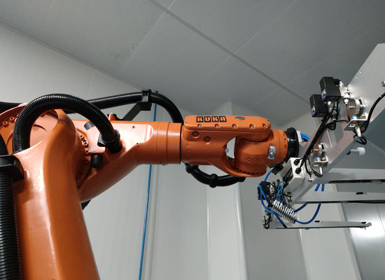KUKA KR60-3 Industrie-Roboterzelle mit Robotertraining und IP65-Schutz